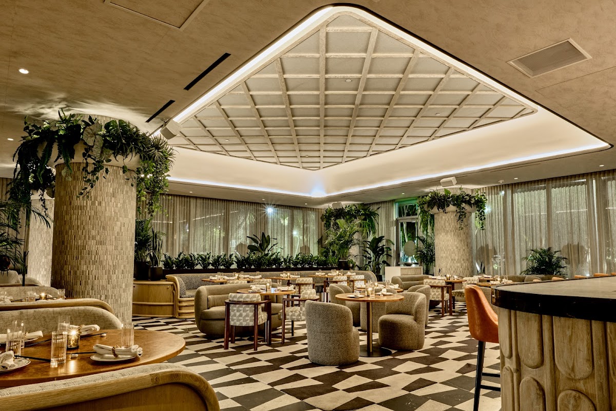 Eight Bar at Maple & Ash