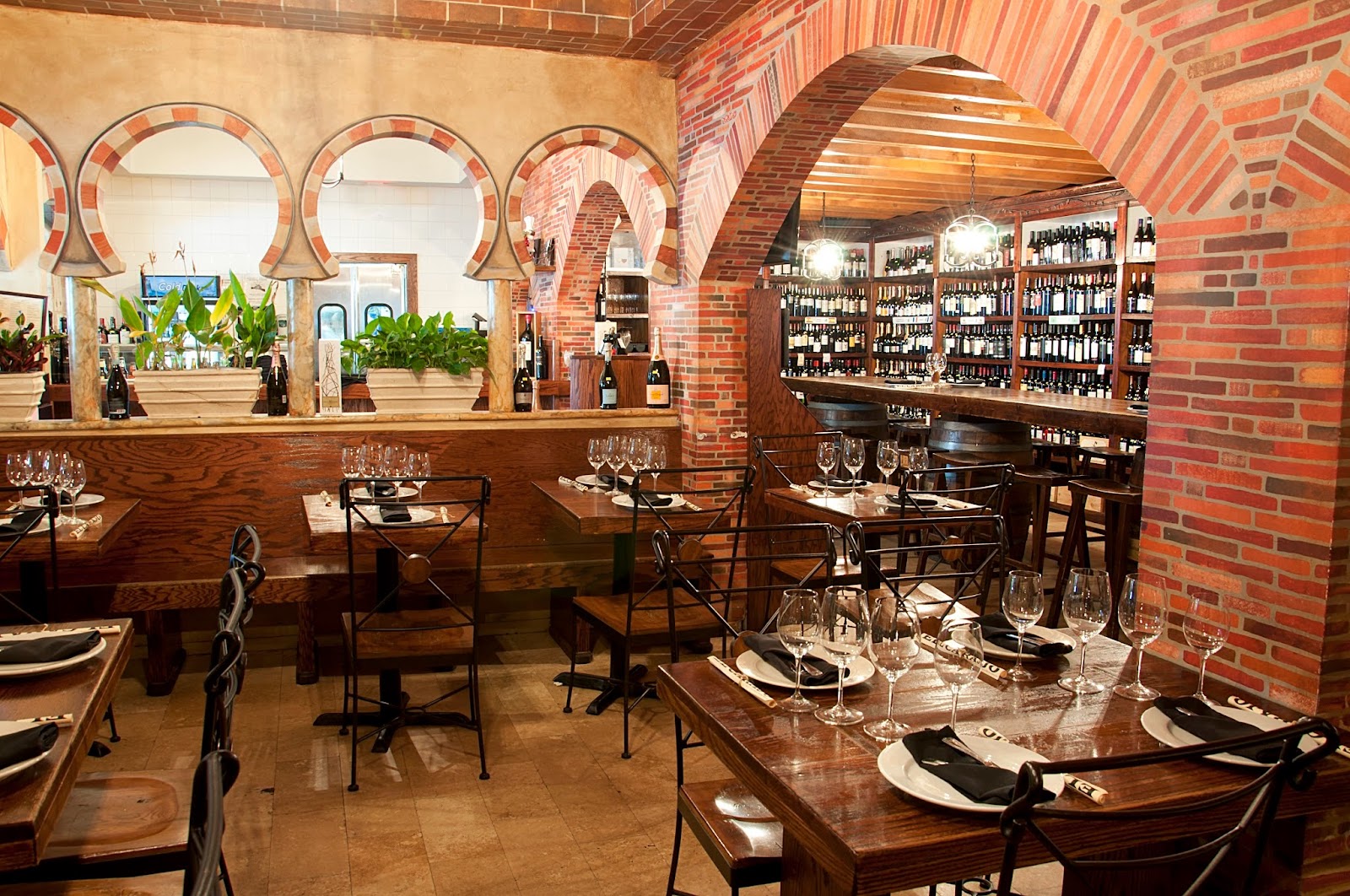 El Carajo International Tapas & Wines