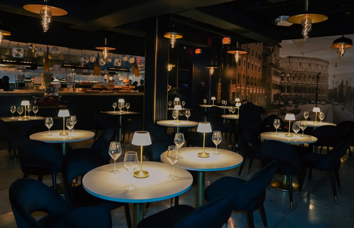 La Romanita Restaurant & Lounge