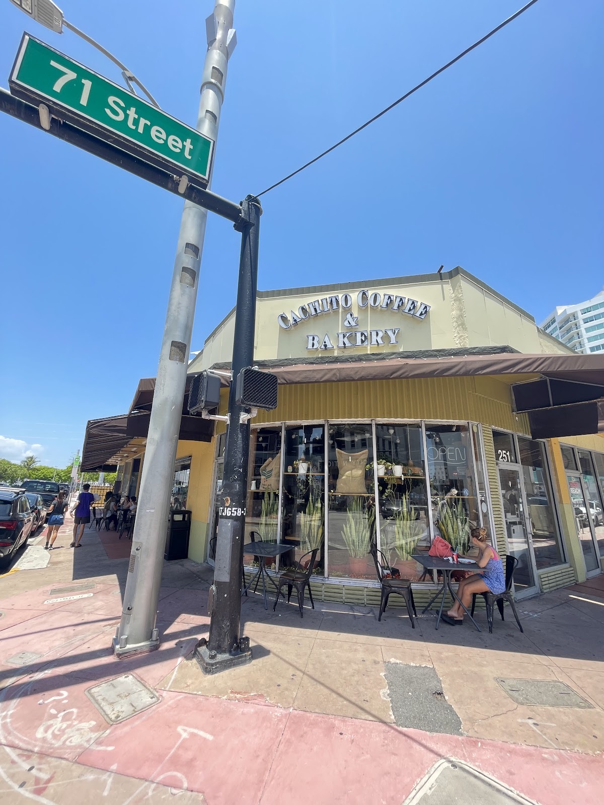 Cachito Coffee and Bakery