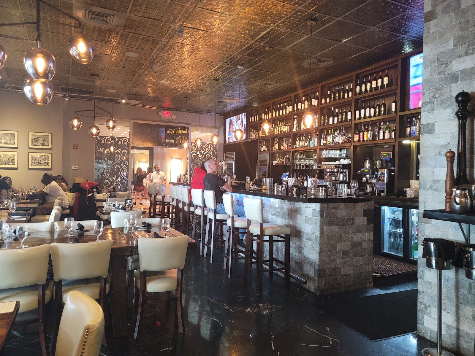 Primo's Italian Restaurant & Lounge
