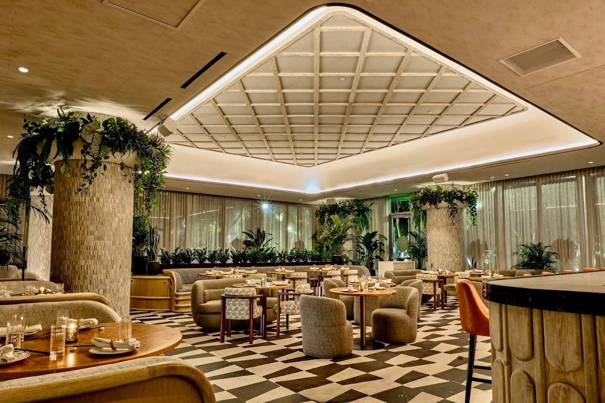 Eight Bar at Maple & Ash
