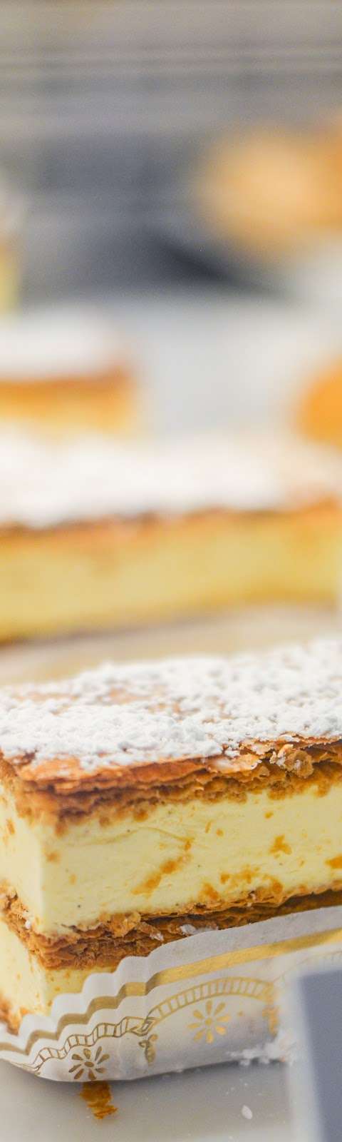 Le Macaron French Pastries
