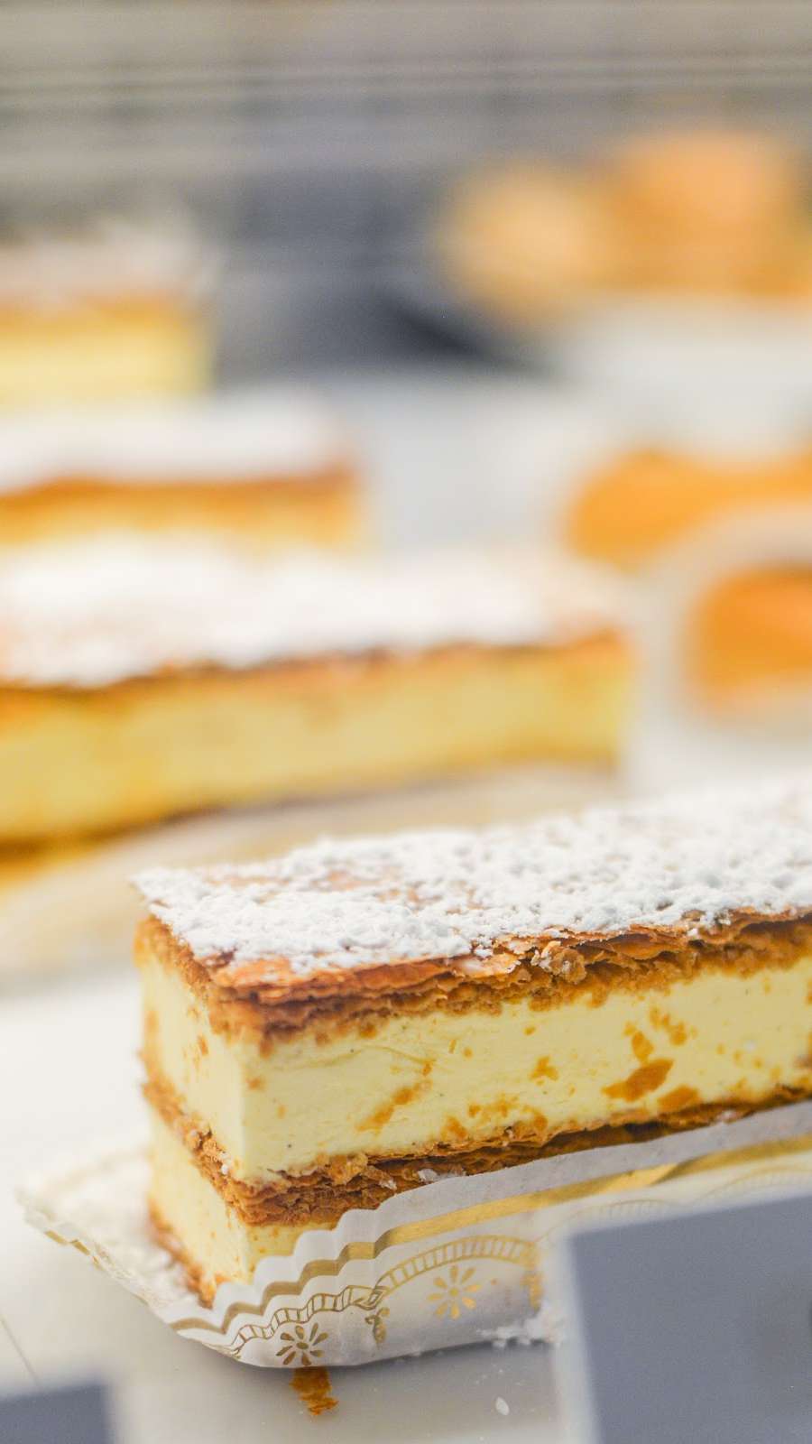 Le Macaron French Pastries