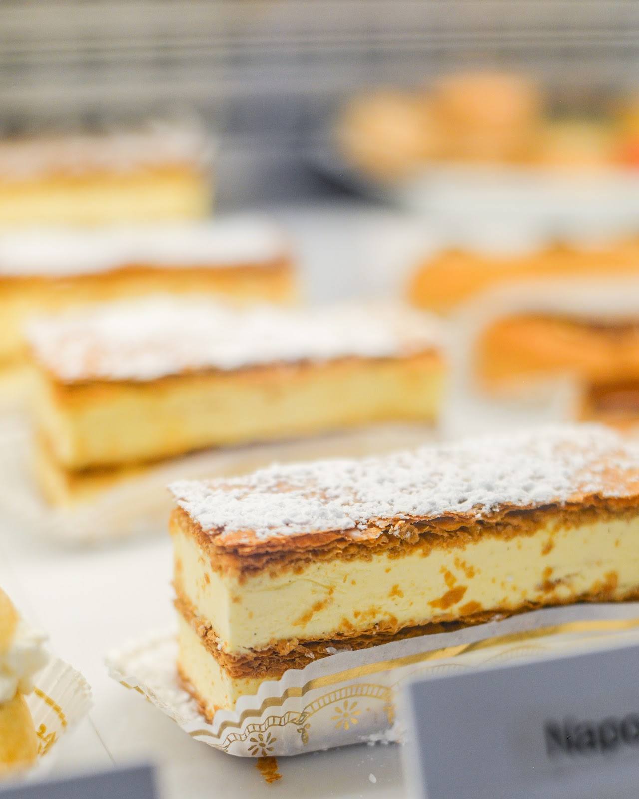 Le Macaron French Pastries