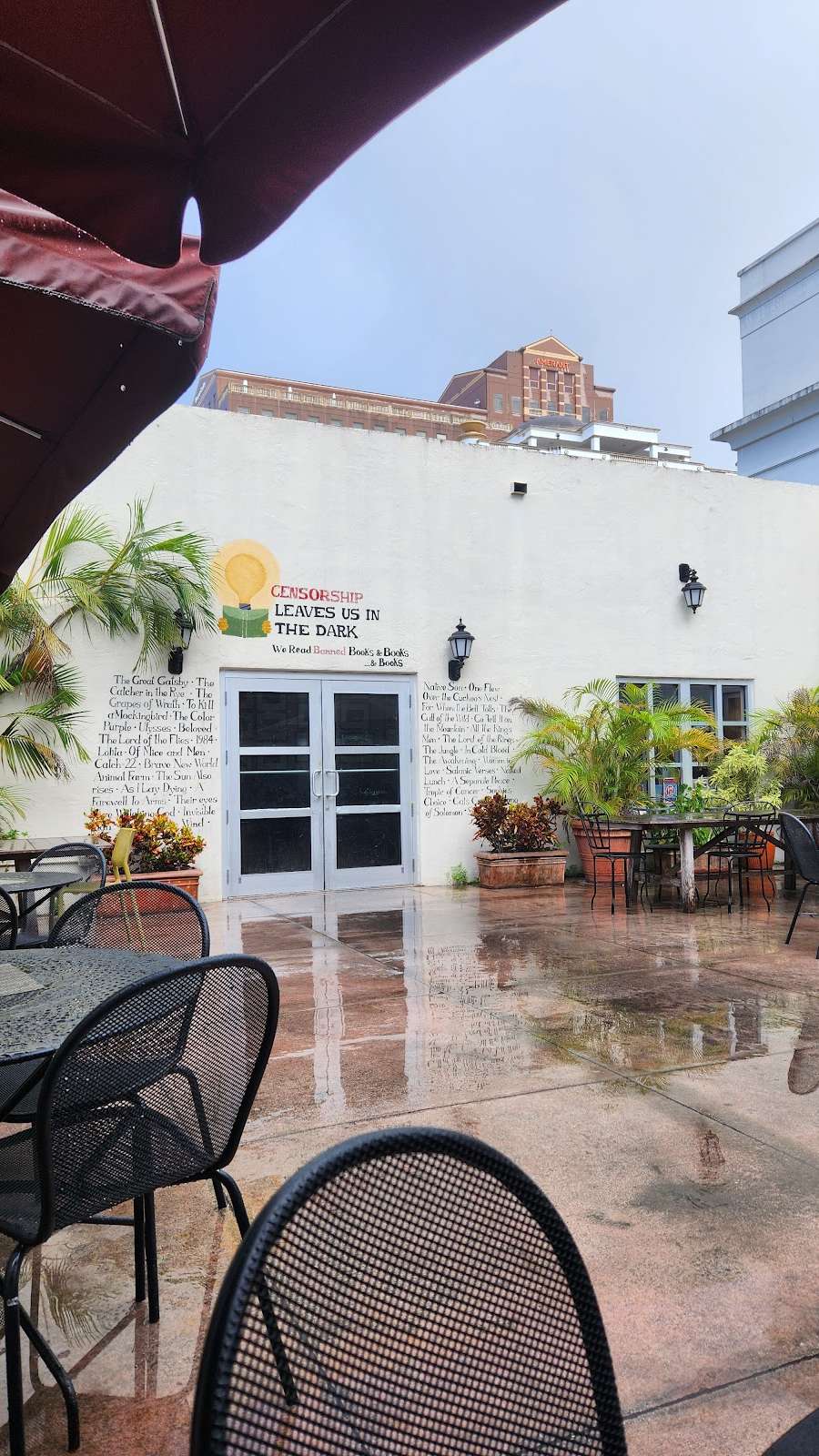 Books & Books Café