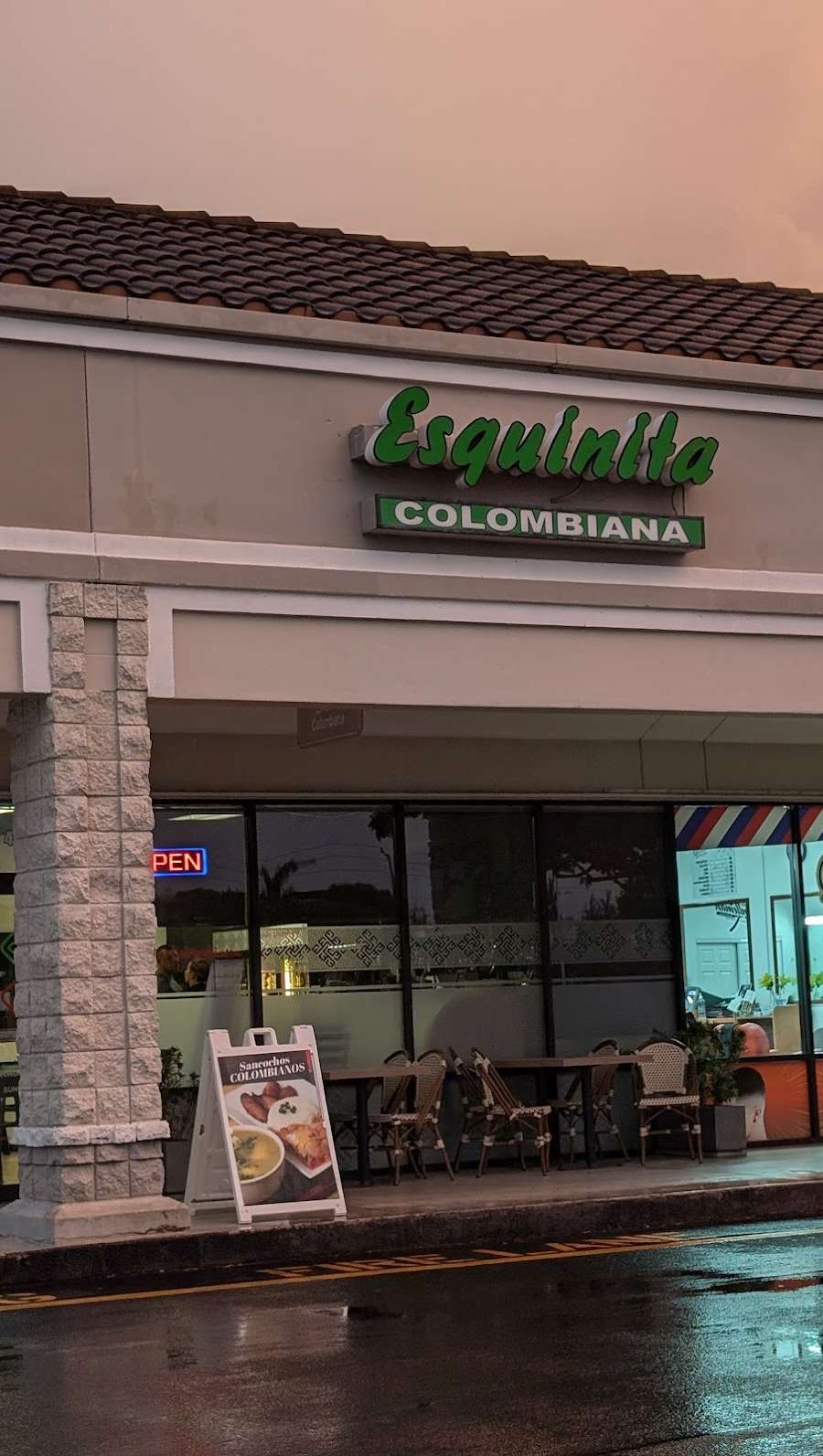 La Esquinita Colombiana