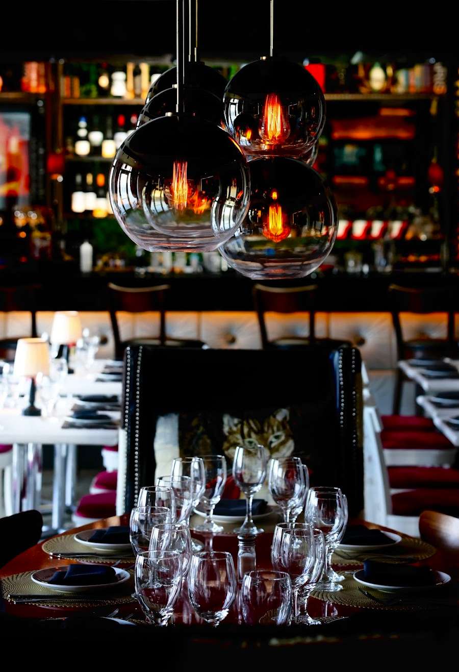Lola Restaurant & Grill
