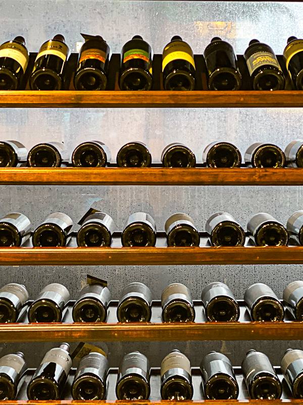Descorche Restaurant & Wine Bar