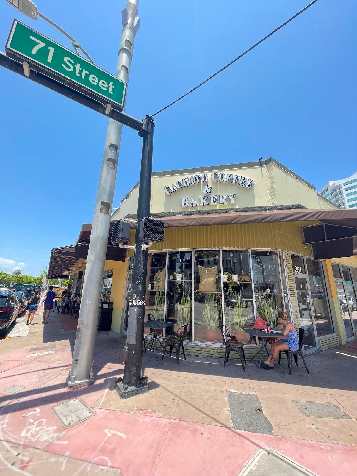 Cachito Coffee and Bakery