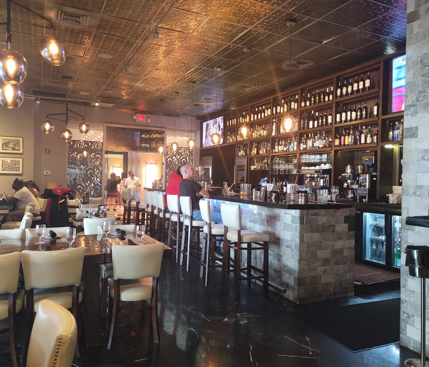 Primo's Italian Restaurant & Lounge