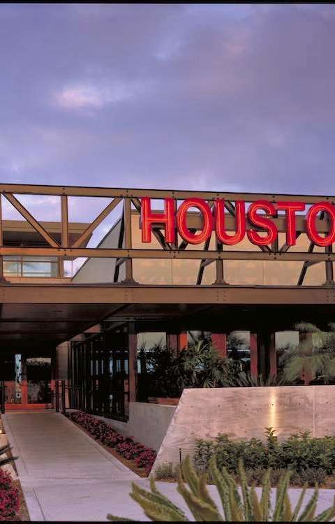 Houston’s – North Miami Beach